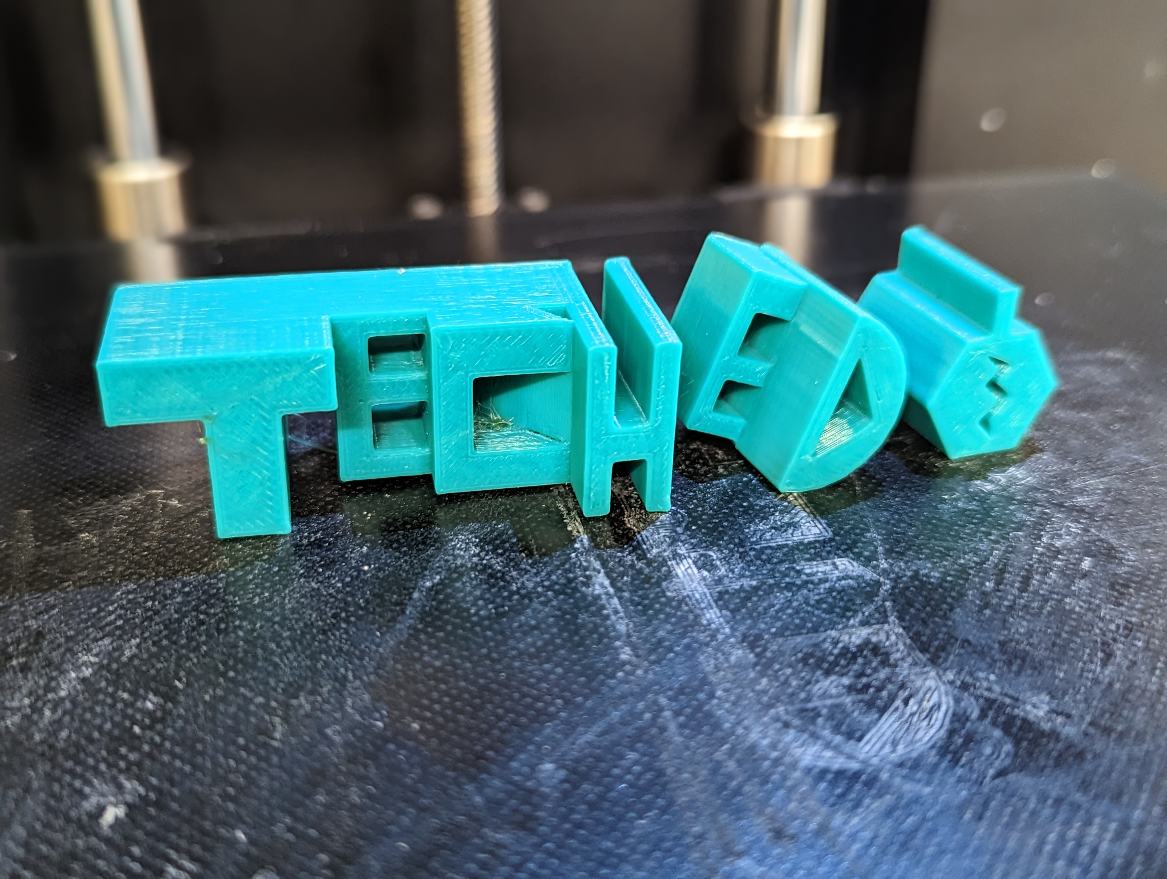 Lightweight balsa chassis with centered balloon nozzle